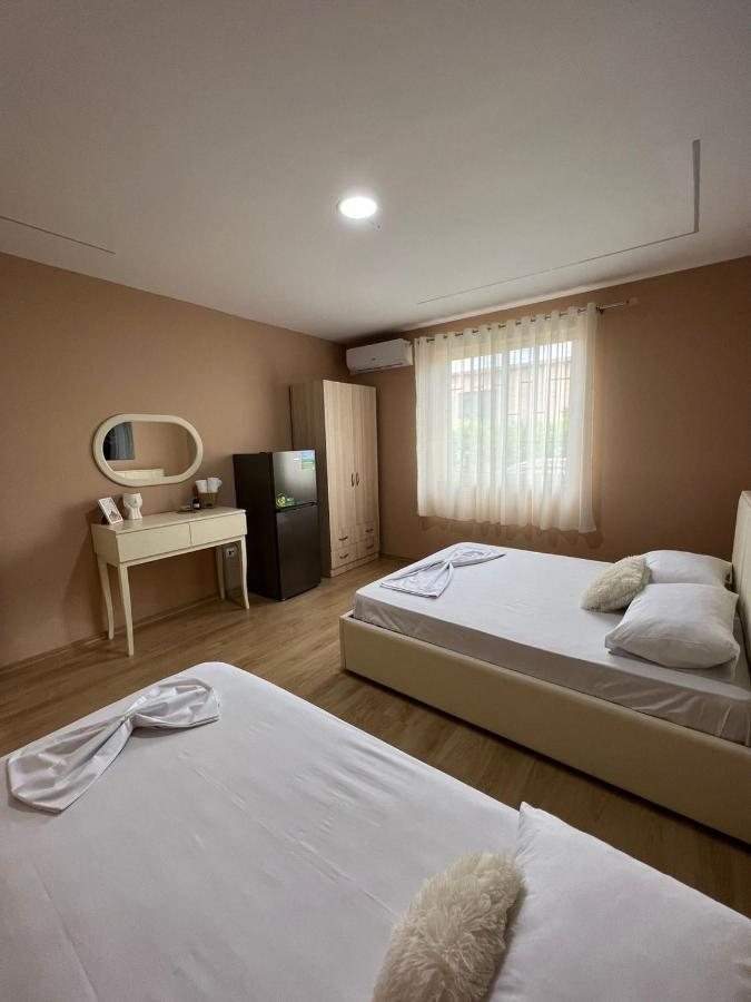 Miqt Guest House Shkodër Exteriör bild