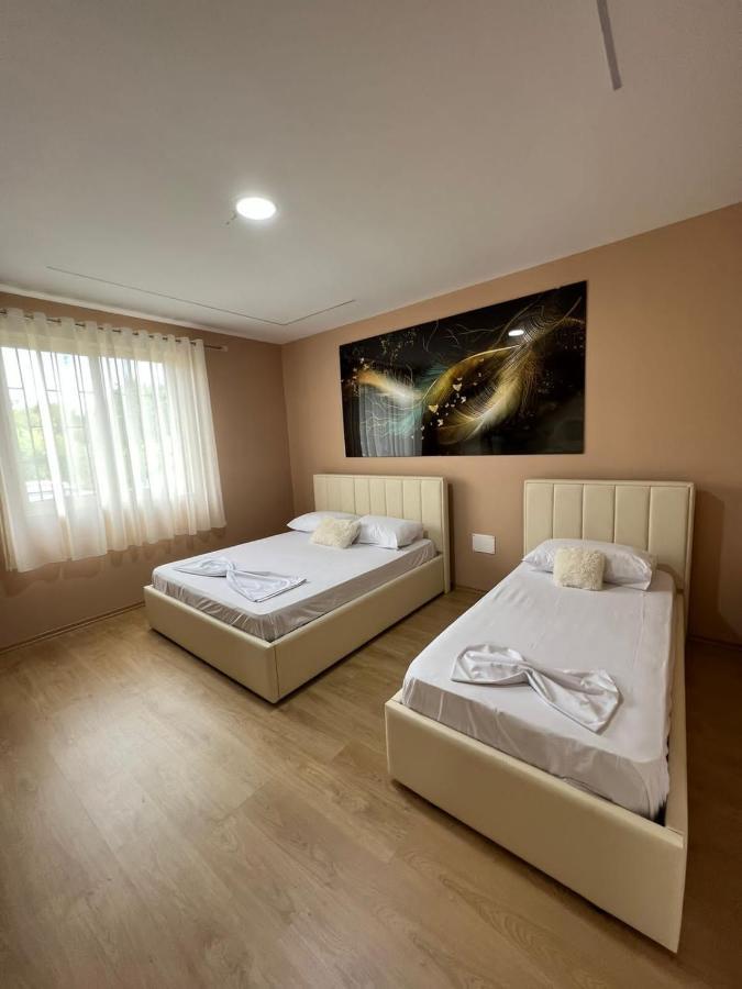 Miqt Guest House Shkodër Exteriör bild