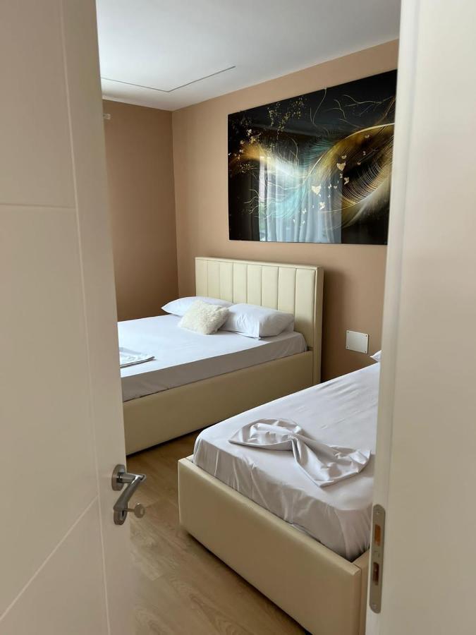 Miqt Guest House Shkodër Exteriör bild